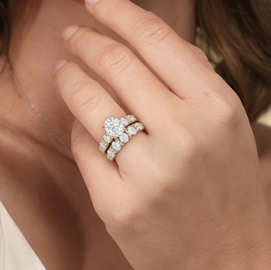 Oval Pavé Diamond Wedding Band Set