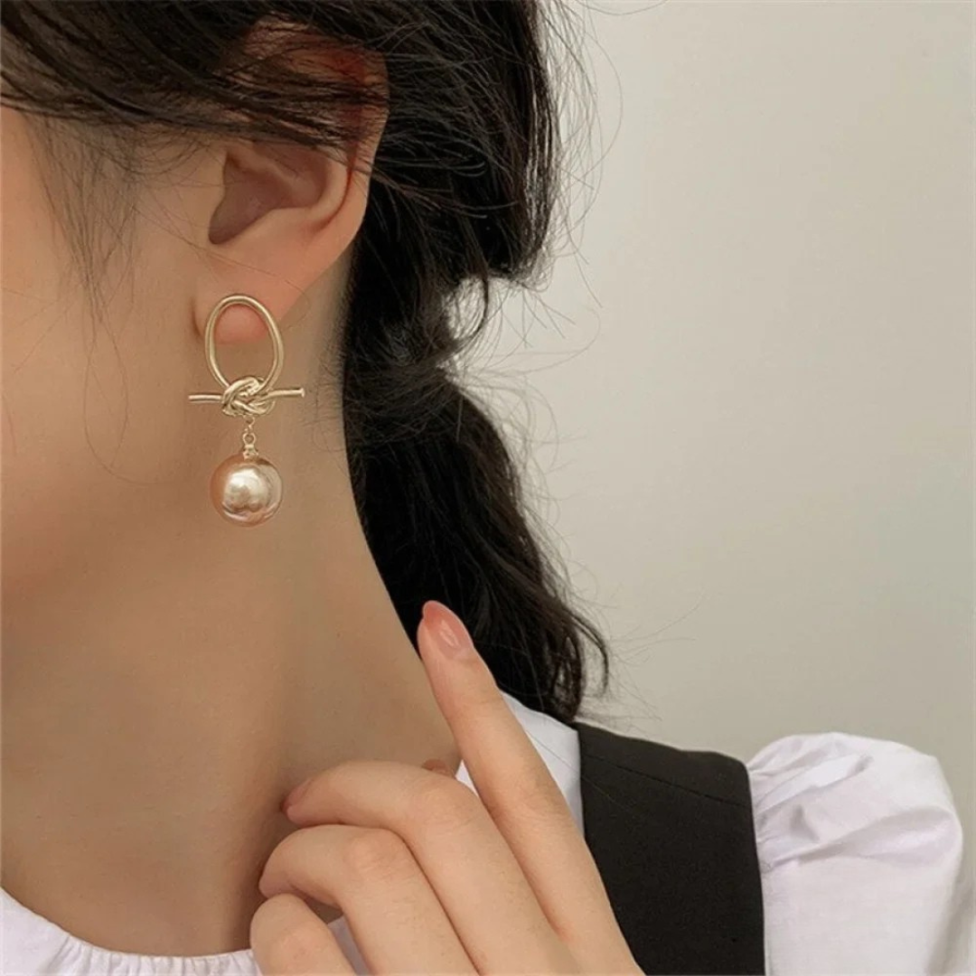 Timeless Dangle Earrings with Pearls