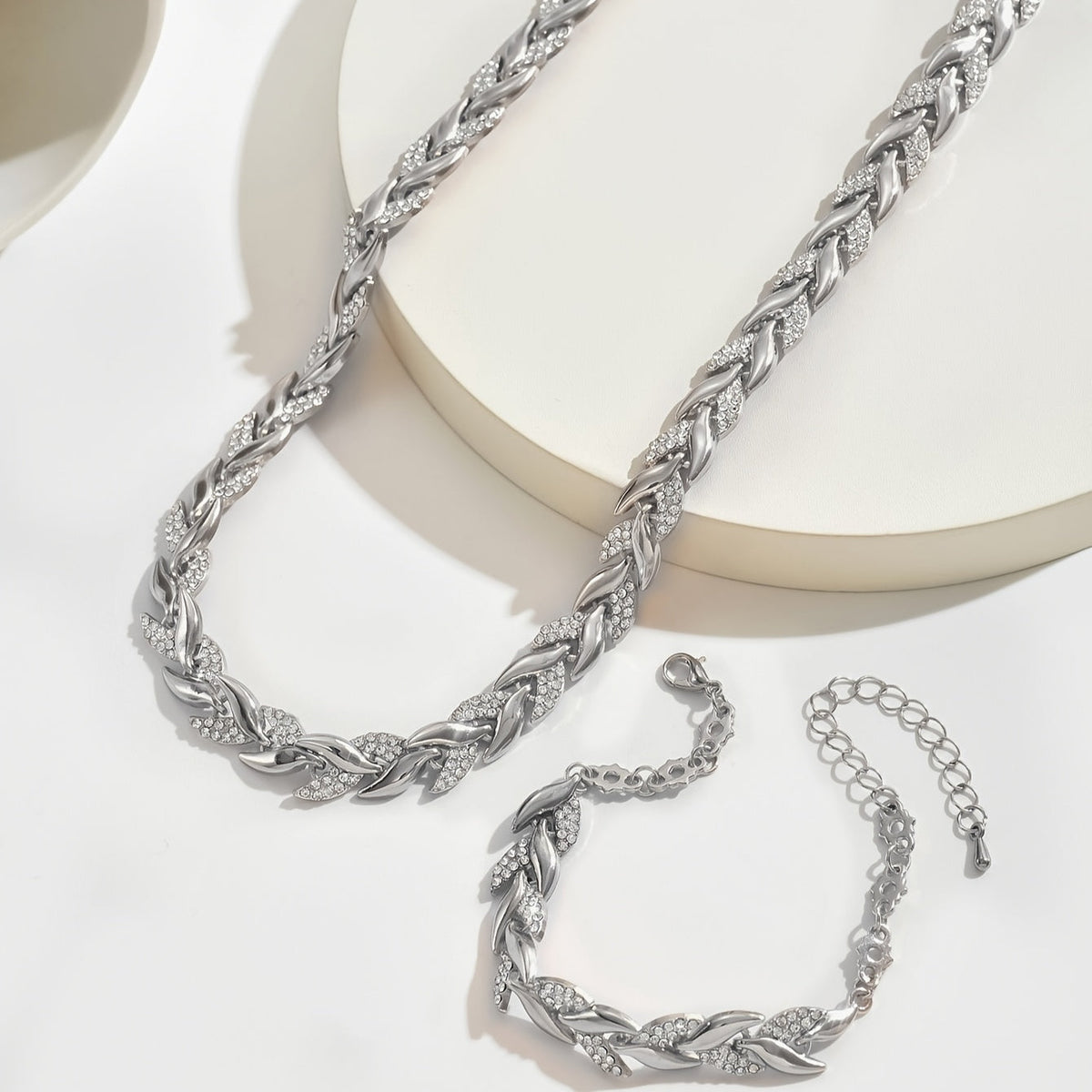 Elegant Fishtail Set with Glass Rhinestones