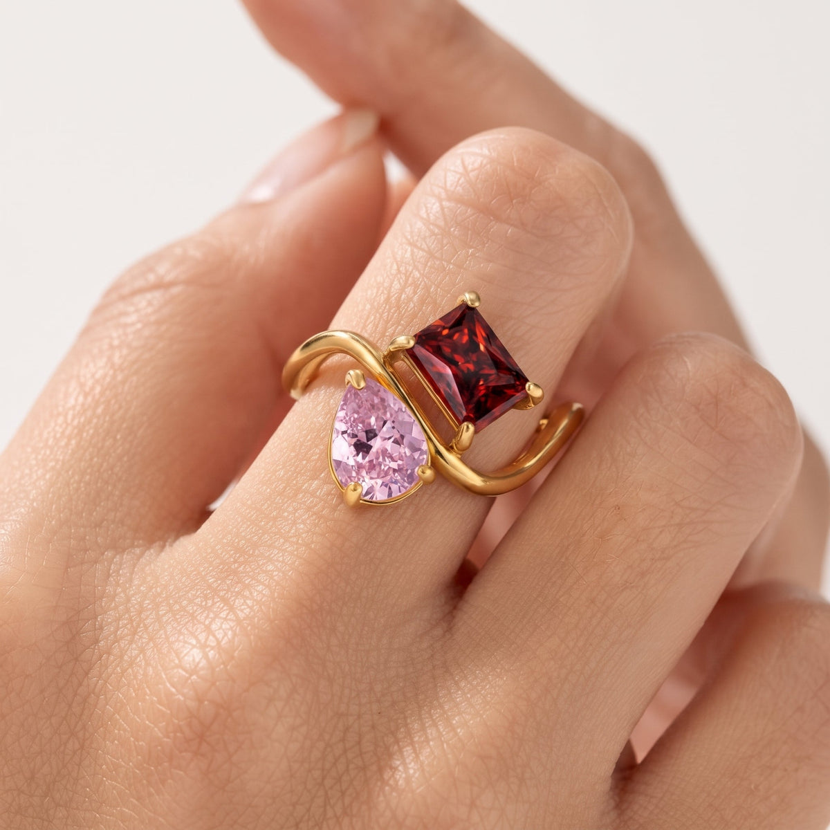 Glamorous Zirconia Crystal Ring