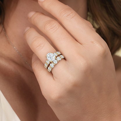 Oval Pavé Diamond Wedding Band Set
