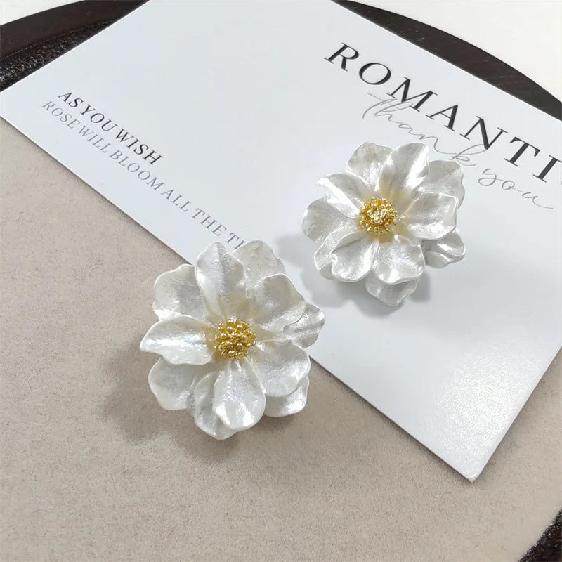 Chic White Acrylic Flower Stud Earrings