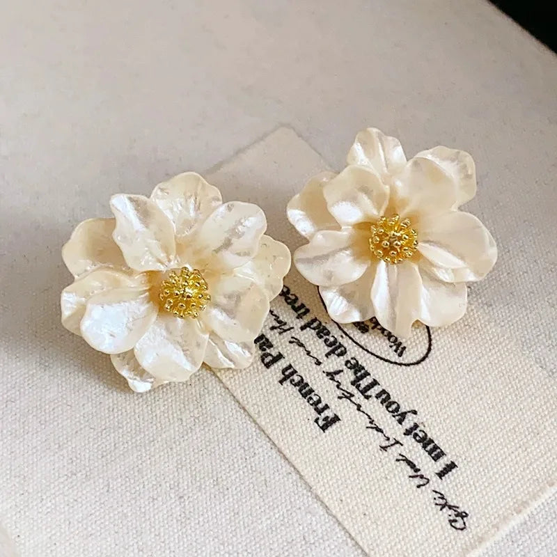 Chic White Acrylic Flower Stud Earrings