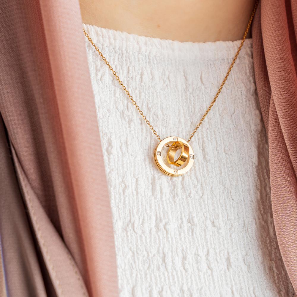 Diamond Circle Pendant Necklace 2