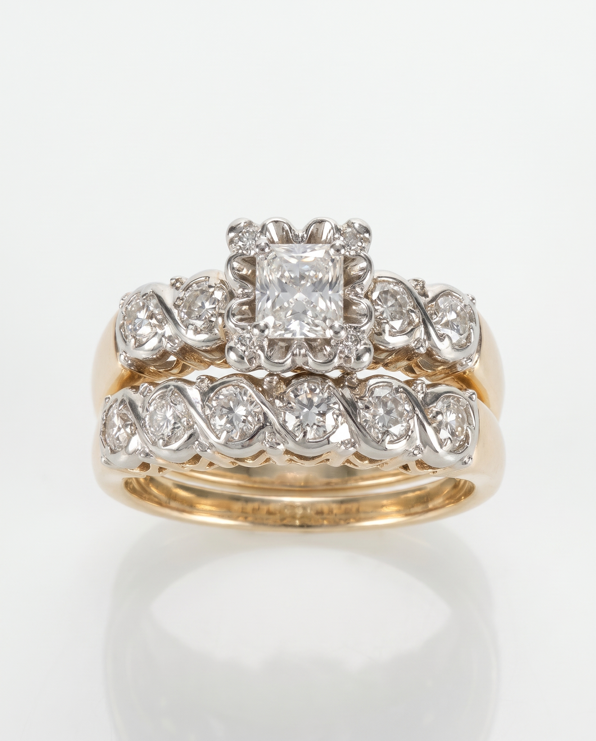 Vintage Radiant Gold Ring