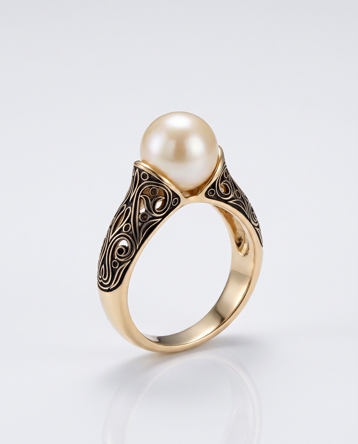 Filigree Gold Ring with Pearl