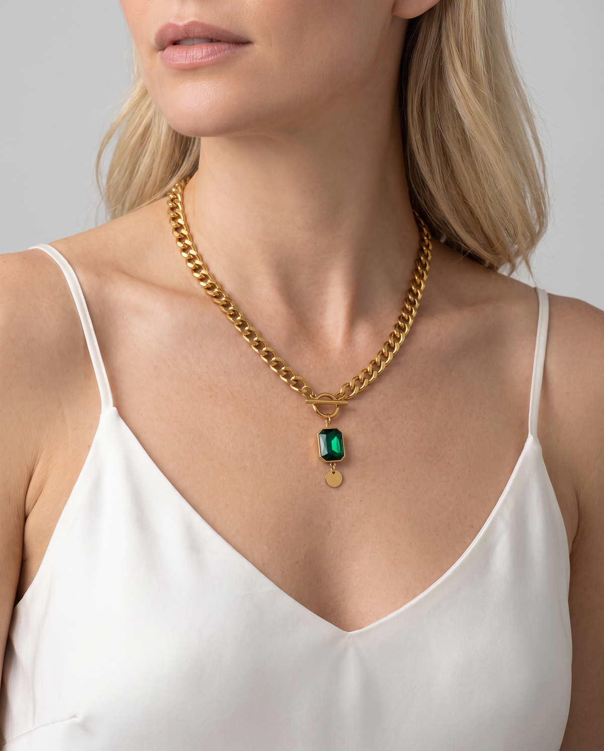 Elegant Emerald Chain Necklace