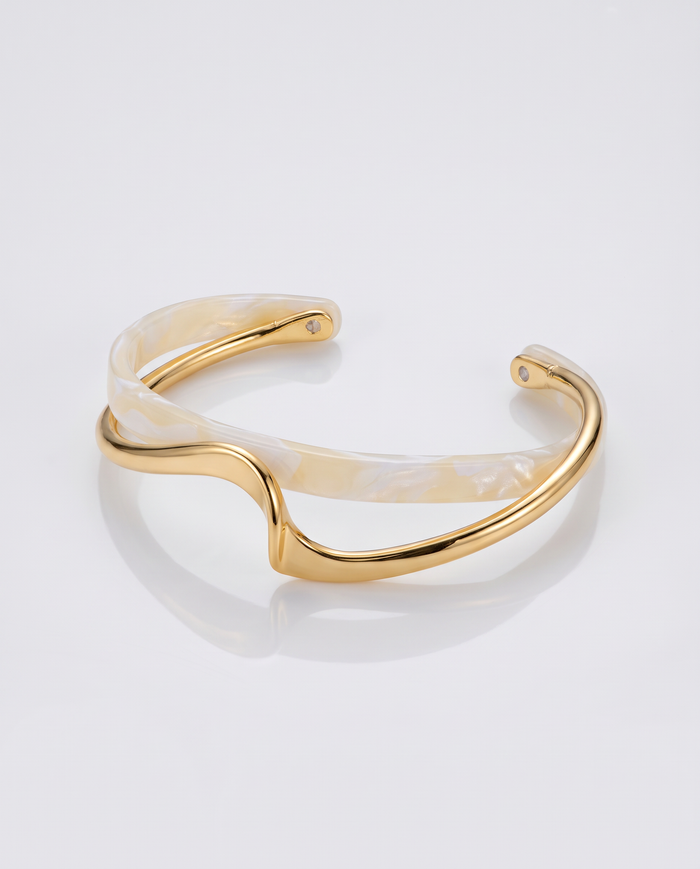 Elegant Gold Bracelet with White Opal