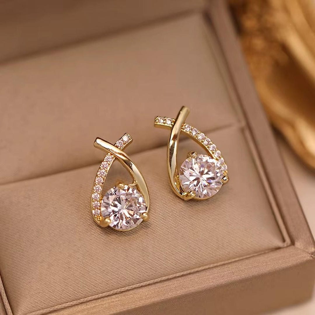 Luxury Twisted Teardrop Cubic Zirconia Stud Earrings