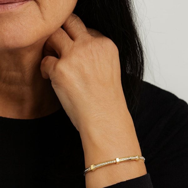 Customer wearing a gold bracelet